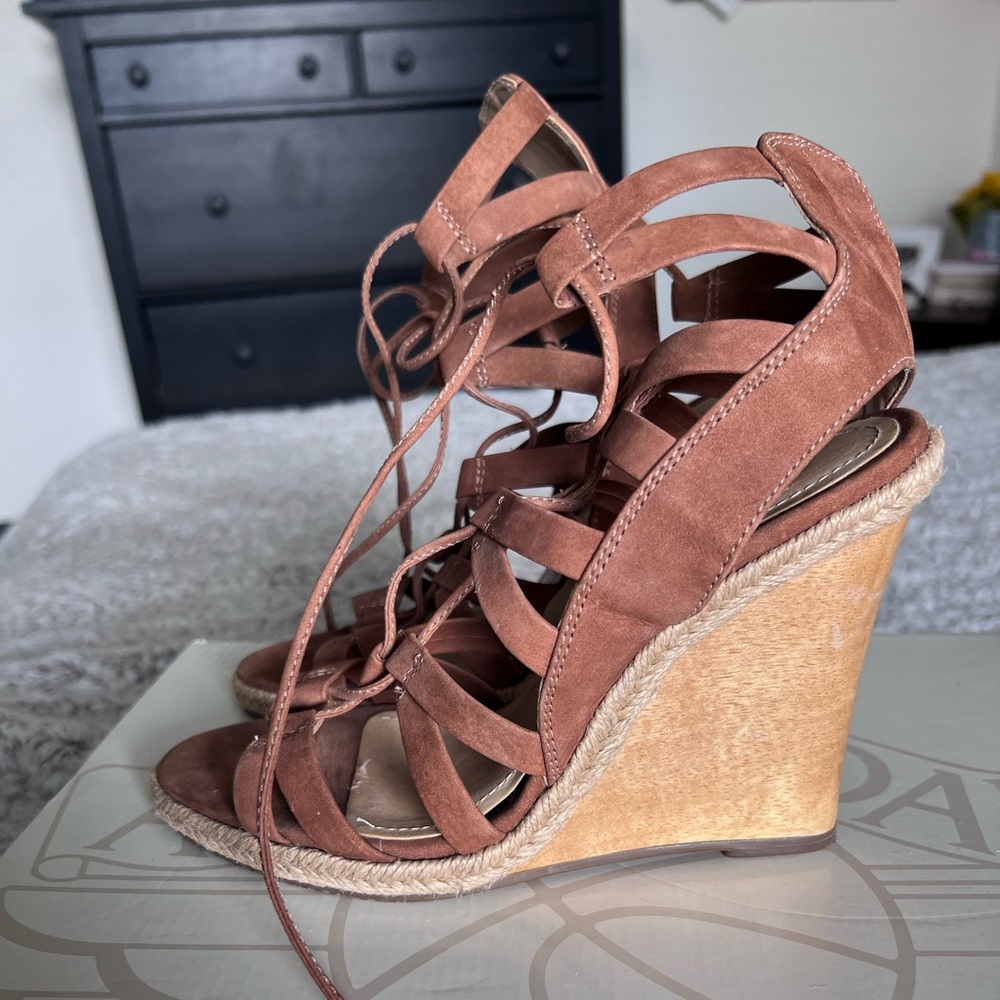 Shultz Tie up Wedges
